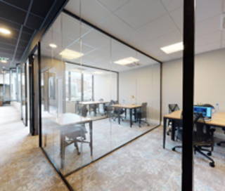 Bureau privé 10 m² 3 postes Location bureau Rue Saint-Etienne Lille 59800 - photo 2